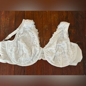 Cacique Lace underwire Bra in white 38K